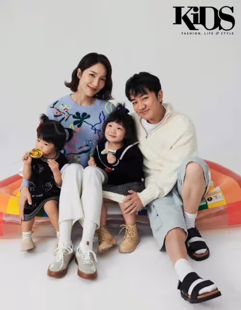 王祖藍一家四口合體首封，妻子長腿搶眼，倆女兒和爸共用一張臉