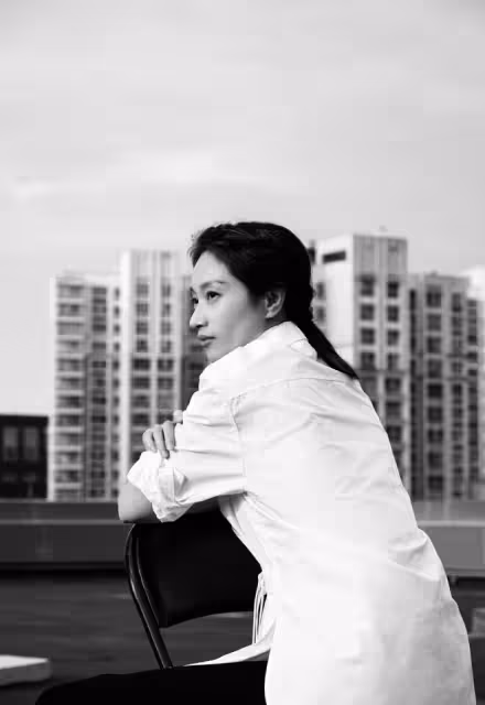 朱亞文老婆怎麼瘦成這樣！臉部骨骼明顯像極周韻，也是骨相美人