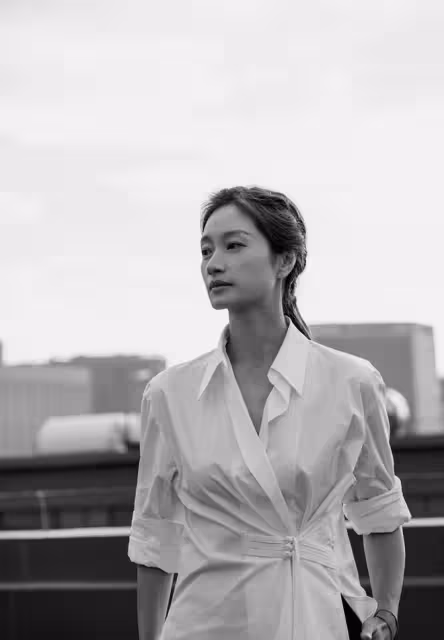 朱亞文老婆怎麼瘦成這樣!臉部骨骼明顯像極周韻,也是骨相美人