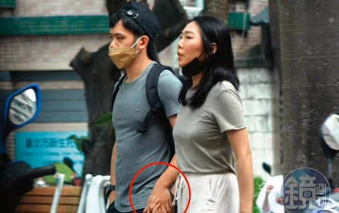 李安兒媳曝光,身材微胖穿著太隨意,五官硬傷明顯太路人
