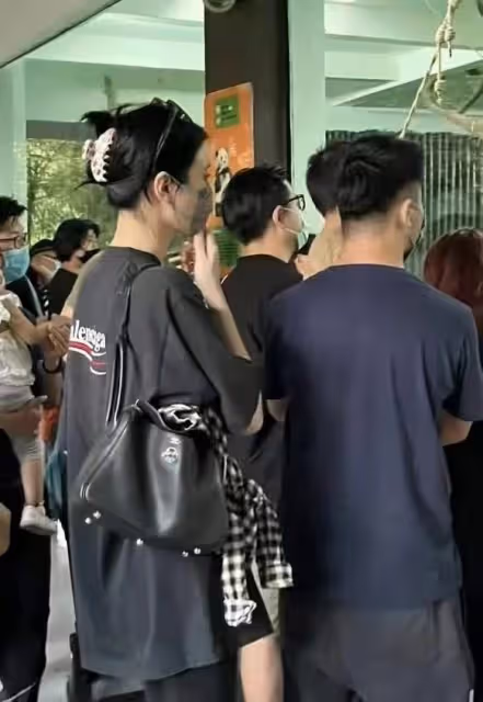 奚夢瑤練出了肌肉腿！一家三口遊玩，兒子體型像極豪門小老公