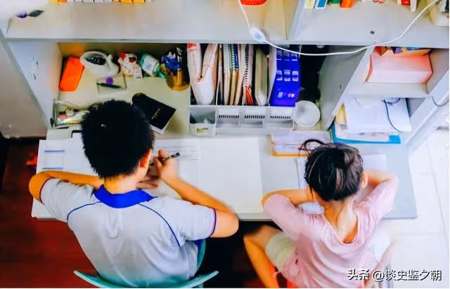 我們全家都很疼妹妹！妹妹嫁出去外地「今年過年卻說老公工作忙」不回家過年…我和老婆擔心「初六直接開車去她家突襲」應門的人讓我傻在原地 # 至今都不敢告訴我爸媽 # 好險有跑來