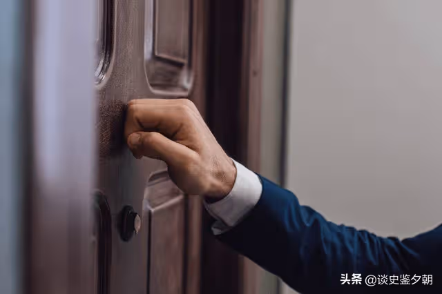 我們全家都很疼妹妹！妹妹嫁出去外地「今年過年卻說老公工作忙」不回家過年…我和老婆擔心「初六直接開車去她家突襲」應門的人讓我傻在原地 # 至今都不敢告訴我爸媽 # 好險有跑來