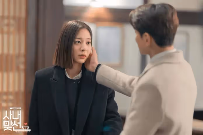 我們全家都很疼妹妹！妹妹嫁出去外地「今年過年卻說老公工作忙」不回家過年…我和老婆擔心「初六直接開車去她家突襲」應門的人讓我傻在原地 # 至今都不敢告訴我爸媽 # 好險有跑來