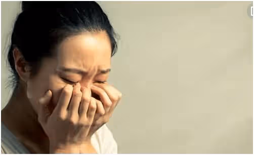 老公家裡經濟條件不太好，當年結婚我就體諒他們要我媽別收聘金… 昨天小姑出嫁，我幫著忙前忙後，無意間就聽到婆婆和親戚說的話，我衝上前怒扇老公一巴掌