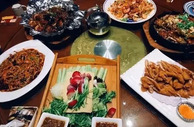 我家很窮，家境優渥的同學從小一直幫助我！結果長大後我們成了最好的朋友…有天他做生意出事急需用錢，我二話不說「湊出30萬交給他」！3個月後「我收到一則轉賬紀錄」一看傻在原地～