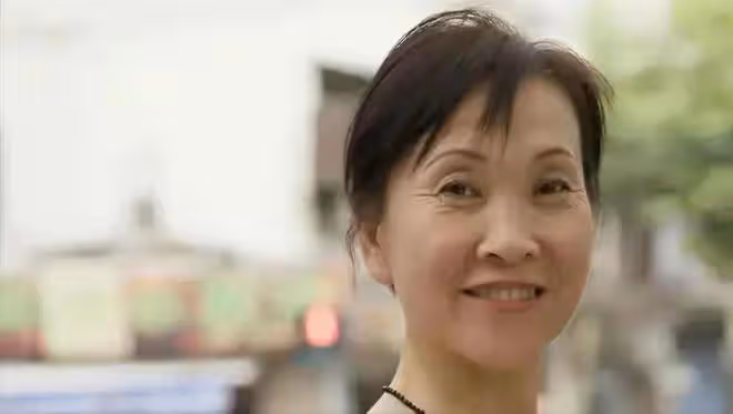 兒媳嫁進門從沒穿過短袖和短裙,我很好奇,乾了一件不該乾的事
