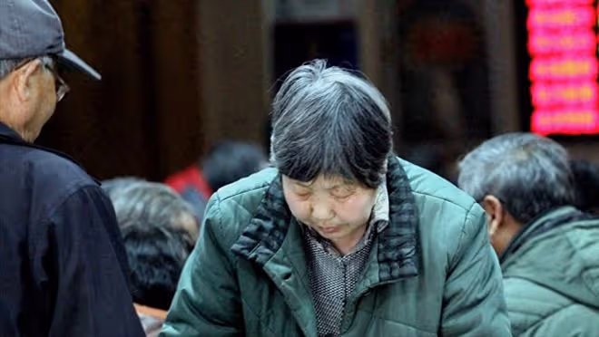 退休工資8000,兒子說要備孕讓我去養老院住,掛失工資卡兒媳慌了