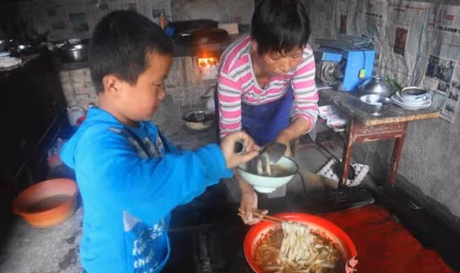 退休工資8000,兒子說要備孕讓我去養老院住,掛失工資卡兒媳慌了