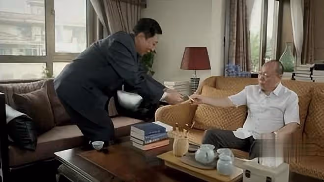 去男友家和准婆婆商量婚事,走時忘穿外套,折返回去,我當場退婚