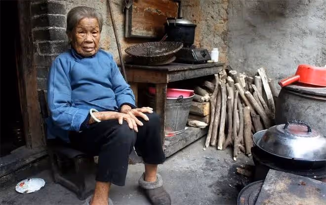 去男友家和准婆婆商量婚事,走時忘穿外套,折返回去,我當場退婚