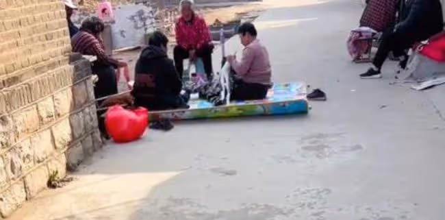岳父去世,辦完喪事的答謝宴上,大舅子的提議,三個妹夫拍案而起