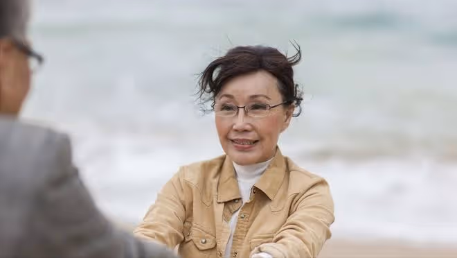 62大媽坦言:和2個男人再婚後,我明白了男人找老伴都是另有所圖
