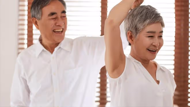 62大媽坦言:和2個男人再婚後,我明白了男人找老伴都是另有所圖