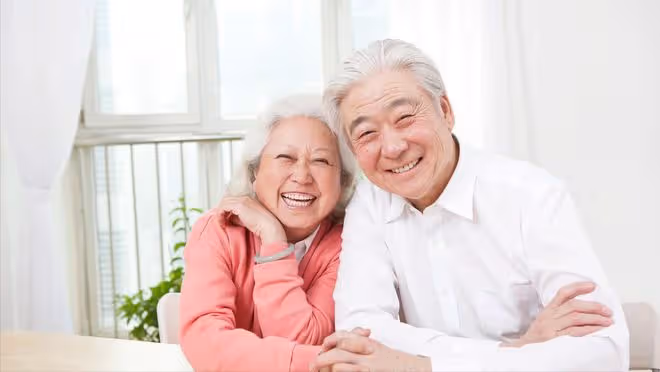 老人搭夥1年散夥了,女人:他不知廉恥,男人:她的要求很過分