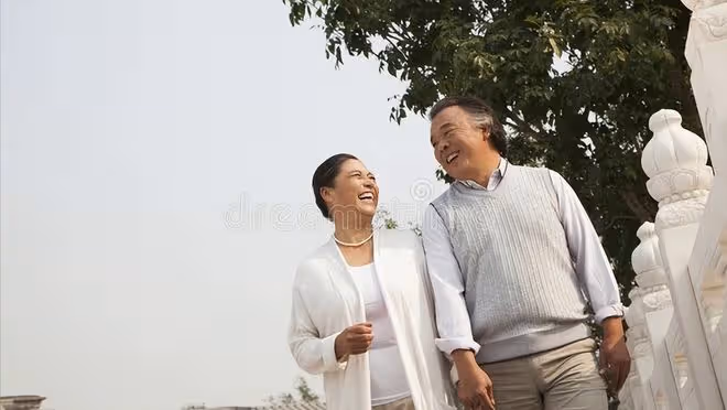 老人搭夥1年散夥了,女人:他不知廉恥,男人:她的要求很過分