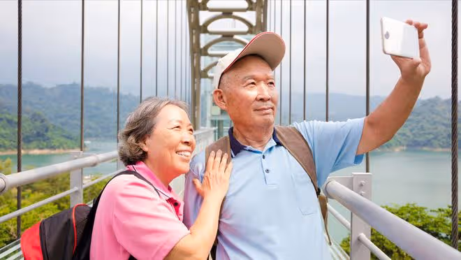 老人搭夥1年散夥了,女人:他不知廉恥,男人:她的要求很過分