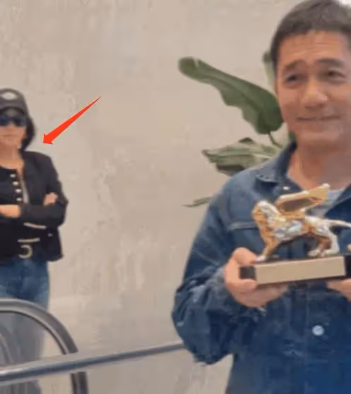 梁朝偉劉嘉玲又秀恩愛令人羨慕,60歲不生孩子,坐擁10億房產