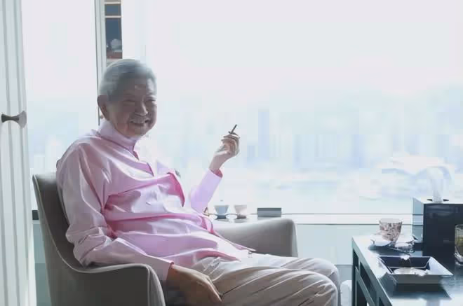 梁朝偉劉嘉玲又秀恩愛令人羨慕,60歲不生孩子,坐擁10億房產