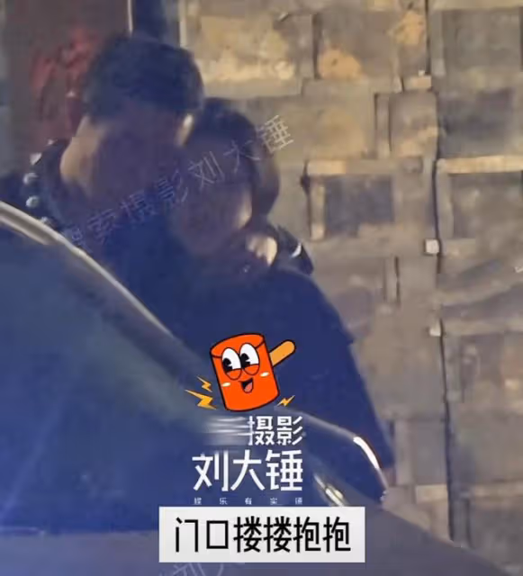 無懼老公吃醋？楊子姍和劉沖貼臉摟抱太親密，宋佳和帥哥十指相扣
