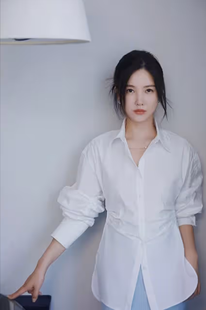 無懼老公吃醋？楊子姍和劉沖貼臉摟抱太親密，宋佳和帥哥十指相扣
