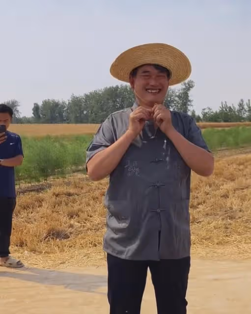 大衣哥稱小麥畝產1500斤,被網友吐槽吹牛,大衣哥解釋來了