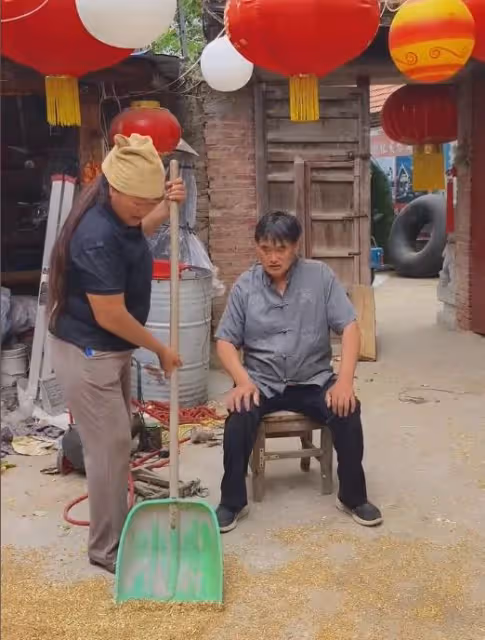 大衣哥稱小麥畝產1500斤,被網友吐槽吹牛,大衣哥解釋來了