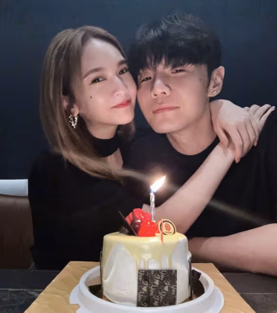 李榮浩連續十年為楊丞琳慶生,甜蜜如初,娛樂圈模範夫妻情深顯現