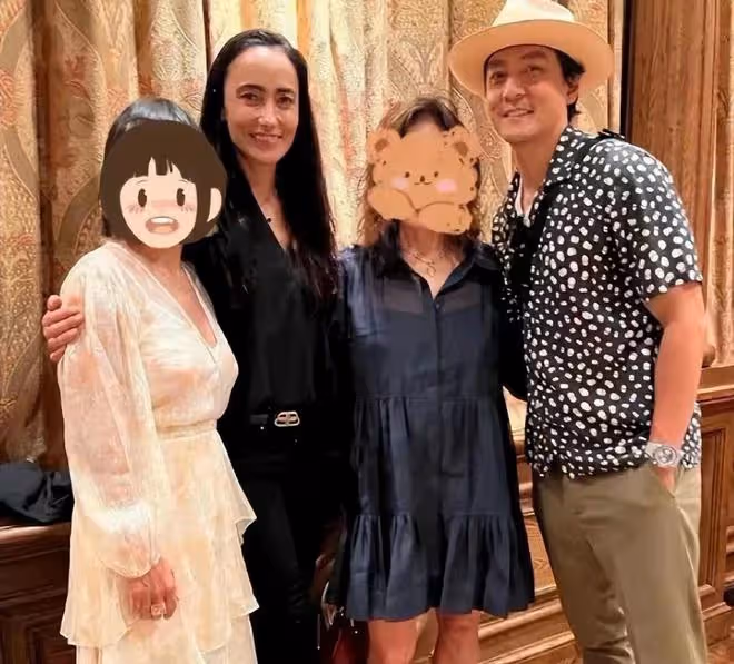吳彥祖老婆怎麼老成這樣了，罕見素顏像小老太，夫妻卻像母子倆
