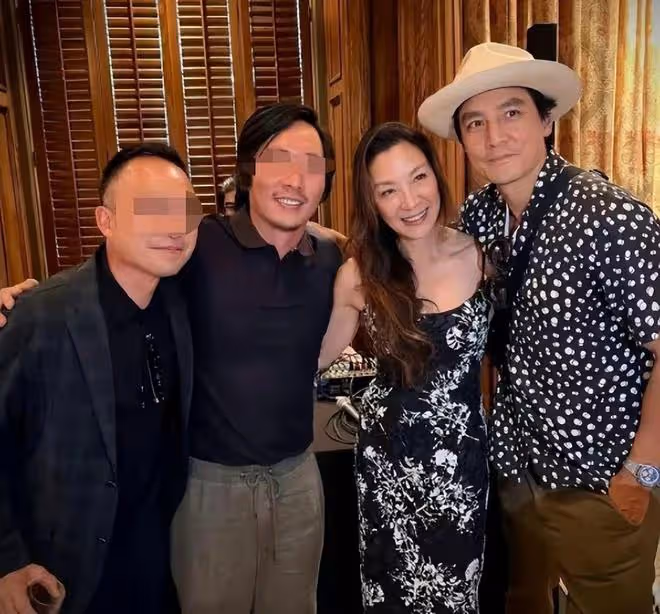 吳彥祖老婆怎麼老成這樣了，罕見素顏像小老太，夫妻卻像母子倆