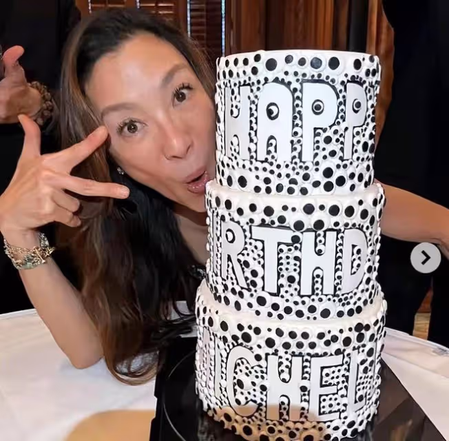 吳彥祖老婆怎麼老成這樣了，罕見素顏像小老太，夫妻卻像母子倆