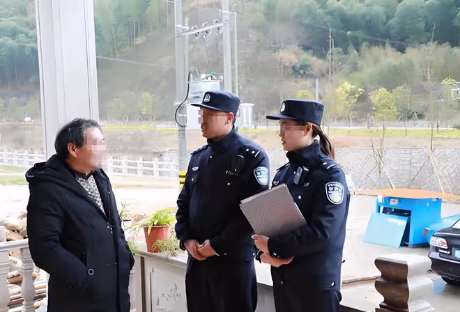 女計程車司機身中80刀被脫光衣服扔在草叢