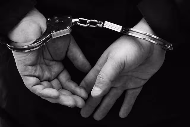 女計程車司機身中80刀被脫光衣服扔在草叢