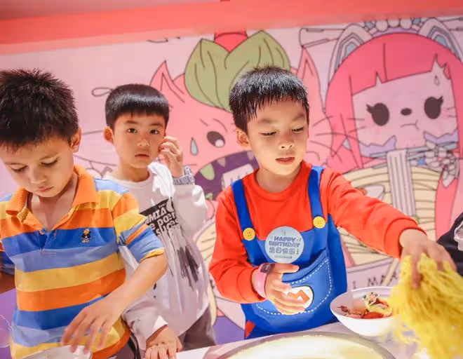 李晟李佳航為愛子慶生,6歲兒子濃眉大眼越長越帥,大名首曝光
