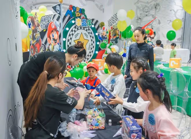 李晟李佳航為愛子慶生，6歲兒子濃眉大眼越長越帥，大名首曝光