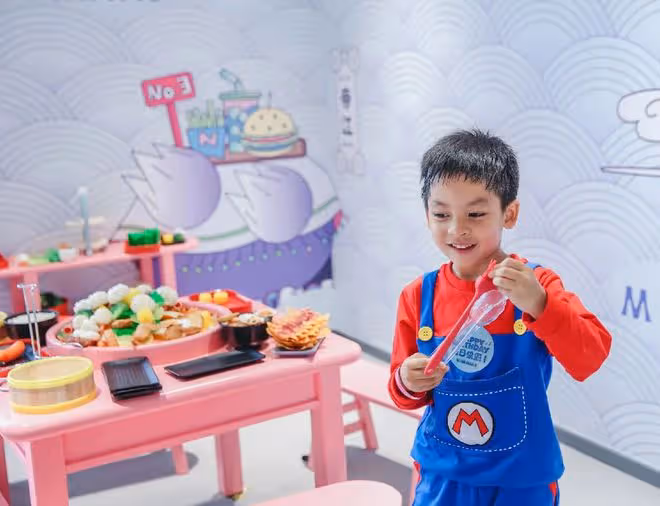 李晟李佳航為愛子慶生，6歲兒子濃眉大眼越長越帥，大名首曝光