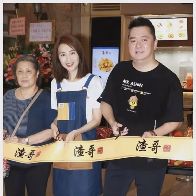 不許大陸人進入!香港女星多家茶餐廳倒閉,網友:活該
