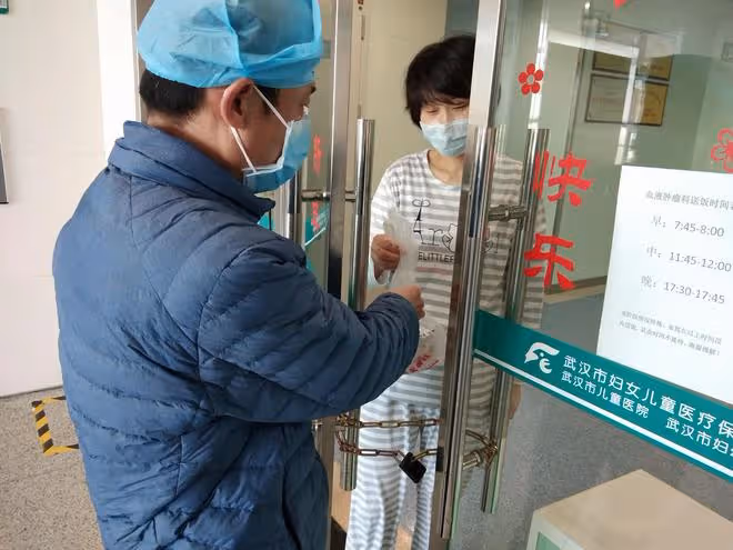 血癌女童結療後復發,移植排異奇癢難受突然拔掉picc管,父母嚇呆