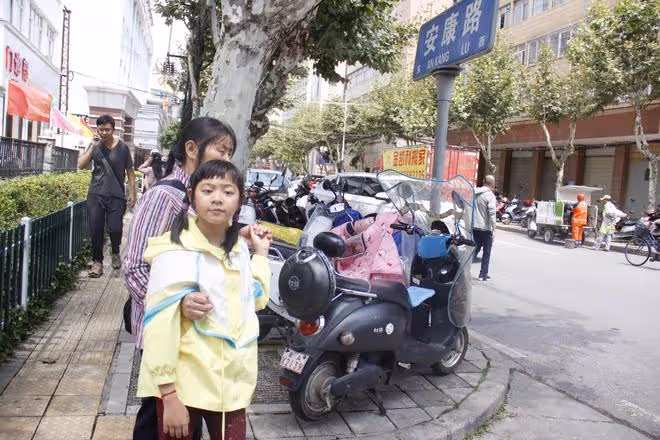 幼女患病父母生二胎悄然出走,奶奶撿廢品堅持治療孫女:怕遭天譴