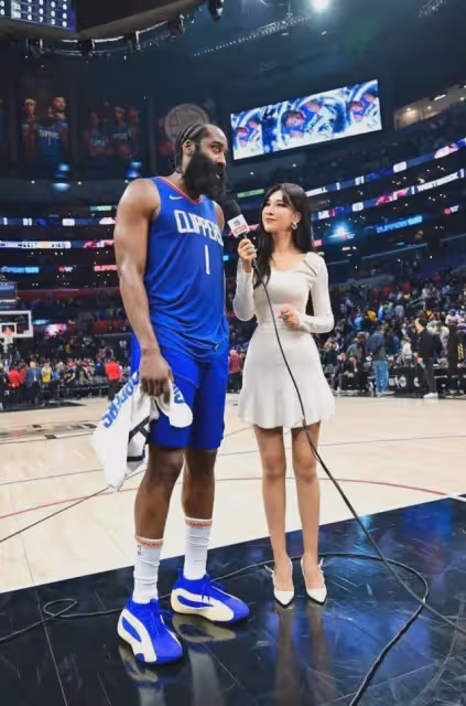 她曾經獨闖NBA,嫁大17歲美國富豪屢傳婚變,如今43歲身材傲人