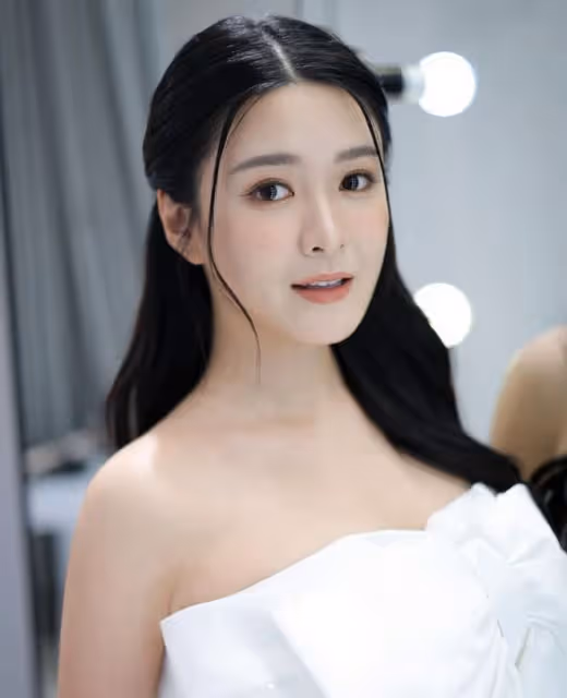 29歲TVB人氣小花近照曝光,重現美貌巔峰!傳因剪短髮被男友甩