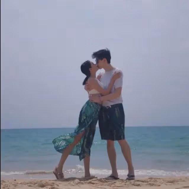 29歲TVB人氣小花近照曝光,重現美貌巔峰!傳因剪短髮被男友甩