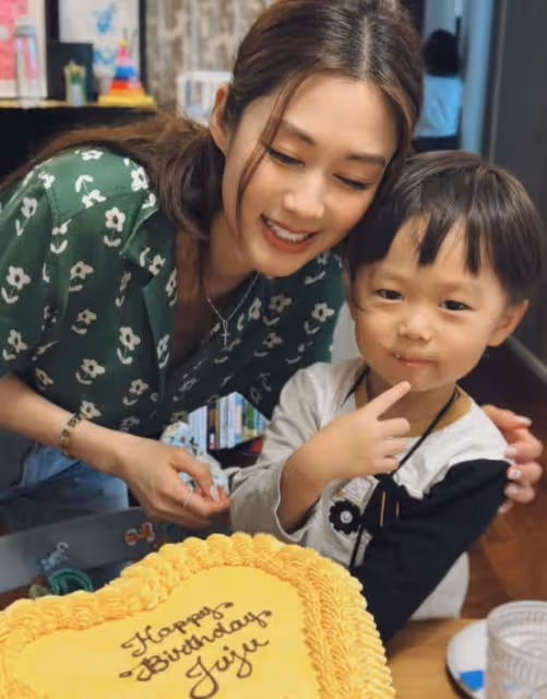 TVB前花旦大曬與港姐冠軍合照!已是兩子之母,不輸小7歲新婚人妻