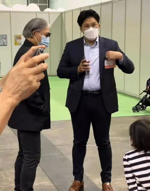 郭晶晶真受寵!出席活動公公台下幫忙帶娃,越來越有當家主母範兒