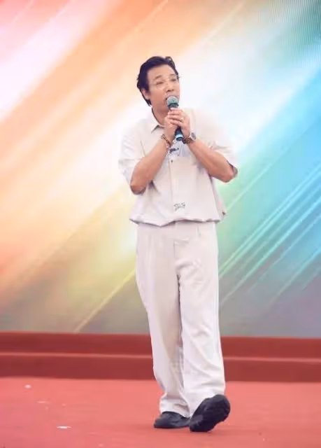 TVB男演員離巢後首個活動笑得開心，稱還沒計劃好做什麼：一切隨緣