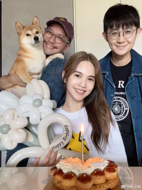 楊丞琳曬慶生照，40歲幼態感不輸小姑娘，與好友同框賣萌超少女