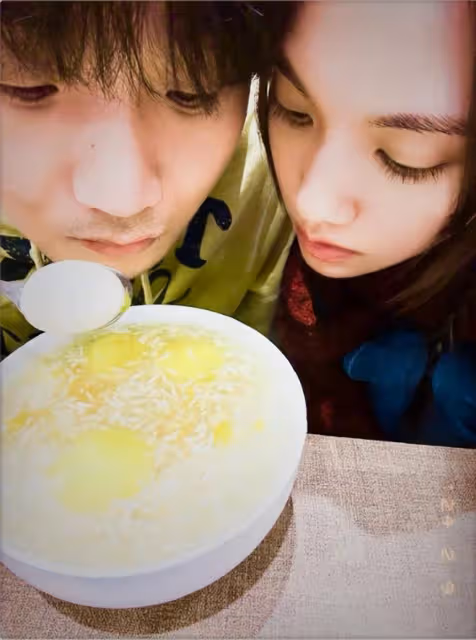 楊丞琳曬慶生照，40歲幼態感不輸小姑娘，與好友同框賣萌超少女