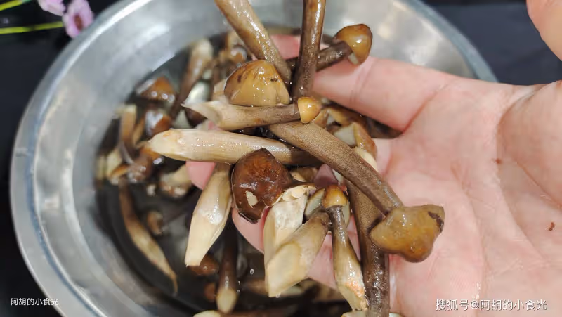 黃瓜和它炒絕配,一年總得吃一次的鮮!大火快炒一盤,吃到脆嫩、吃到滿口鮮香