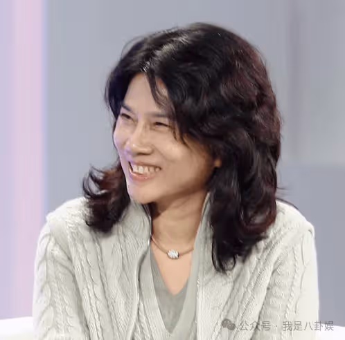 董明珠口碑崩了?稱想休息就辭職,怒斥年輕人只想賺大錢,還曾與鮮肉男傳緋聞