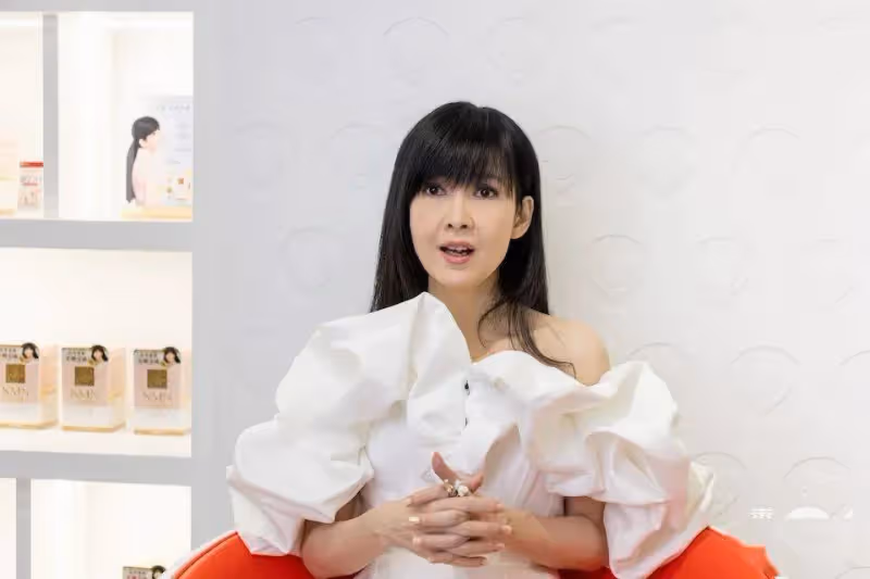 凍齡港星疑聲帶老化!上台獻唱極不穩!排斥上《姐姐》跟人競爭